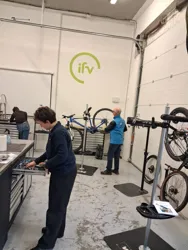 Fabien qui se demande quoi faire pour transformer ce VTT en bolide